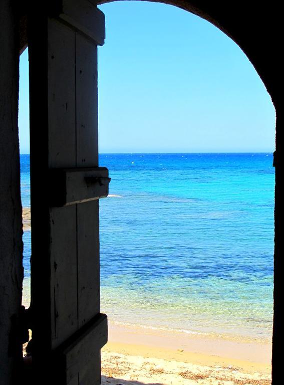 Hotel De La Plage Santa Vittoria Algajola  Exteriör bild